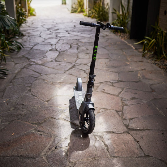 blvd urbn plus electric scooter standing on a stationary position on pathway